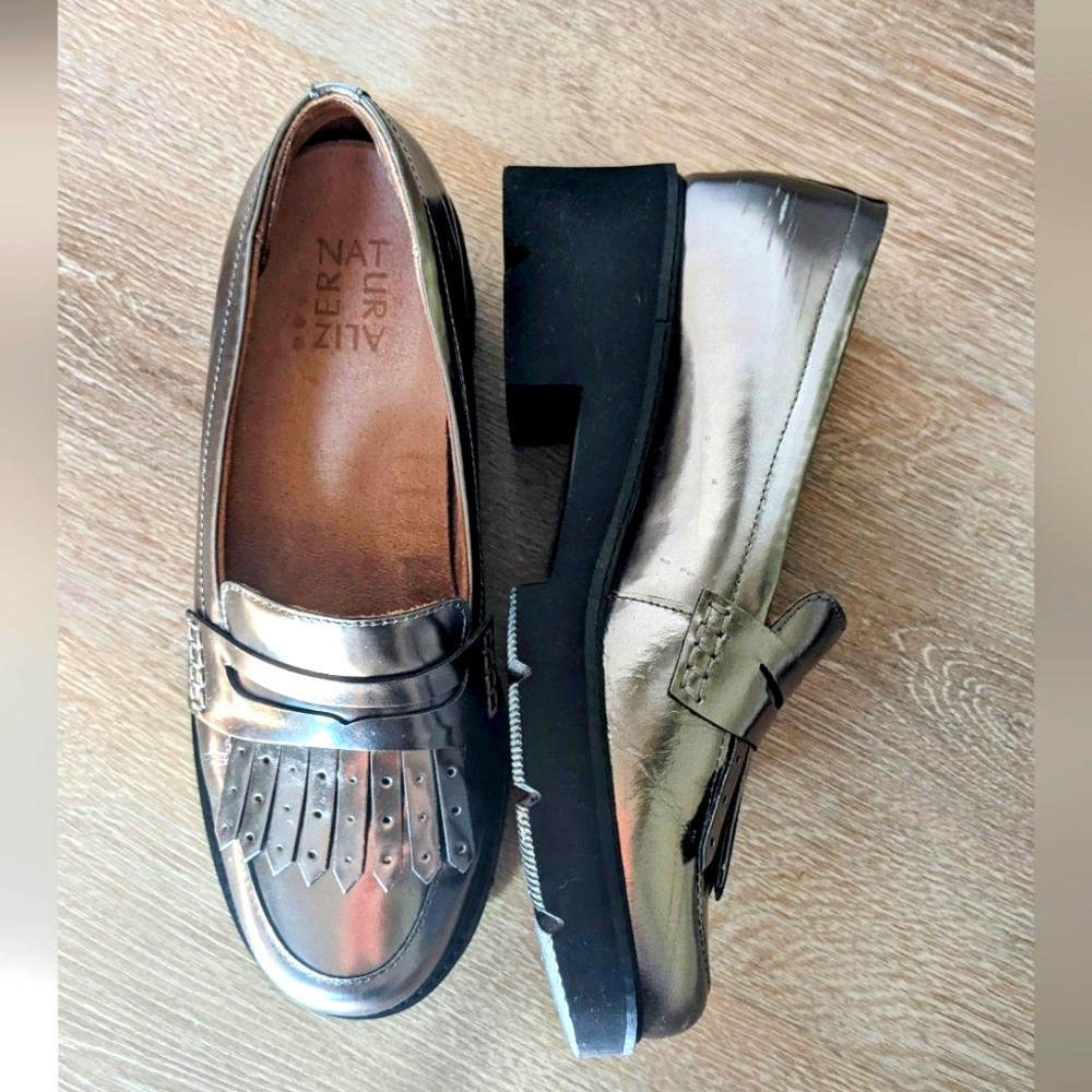 Naturalizer lug sole pewter loafers